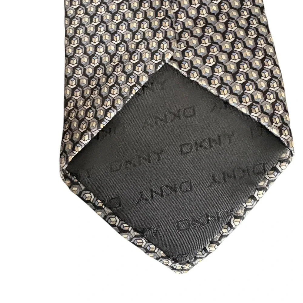 DKNY Men's Silk Tie Geometric Cube Pattern Gray Black Blue business professional